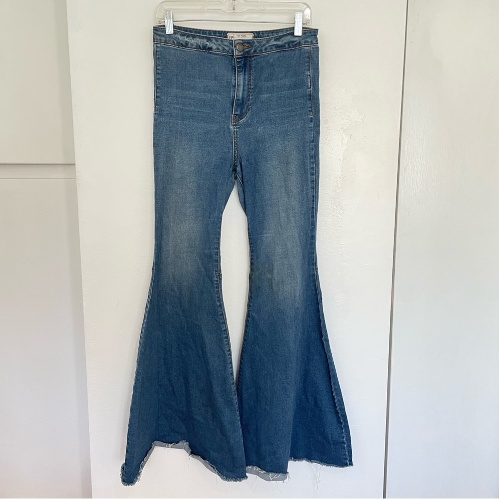 Free People High-Rise Flare Jeans – Vintage Wash, Raw Hem W29